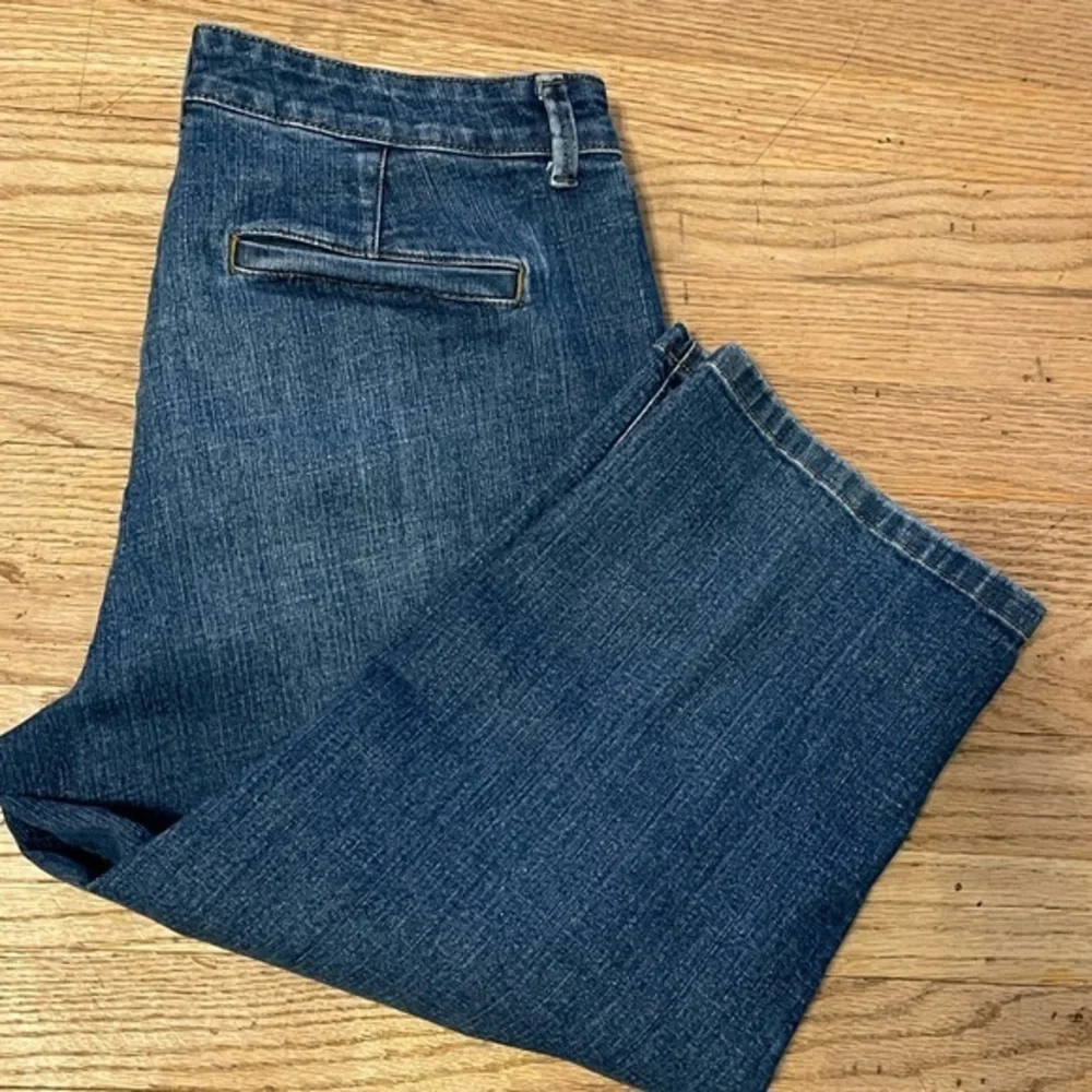 Liz Claiborne Classic Fit Crop Capris Blue Denim Jeans Cropped Stretchy Sz 14w - Picture 1 of 9